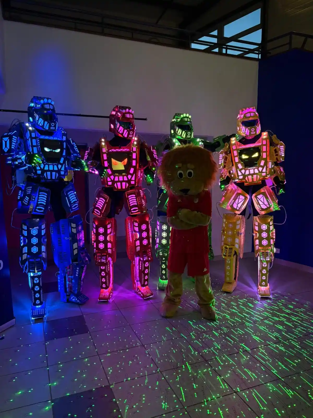 Photo skybots saran PA animation robots leds skybots
